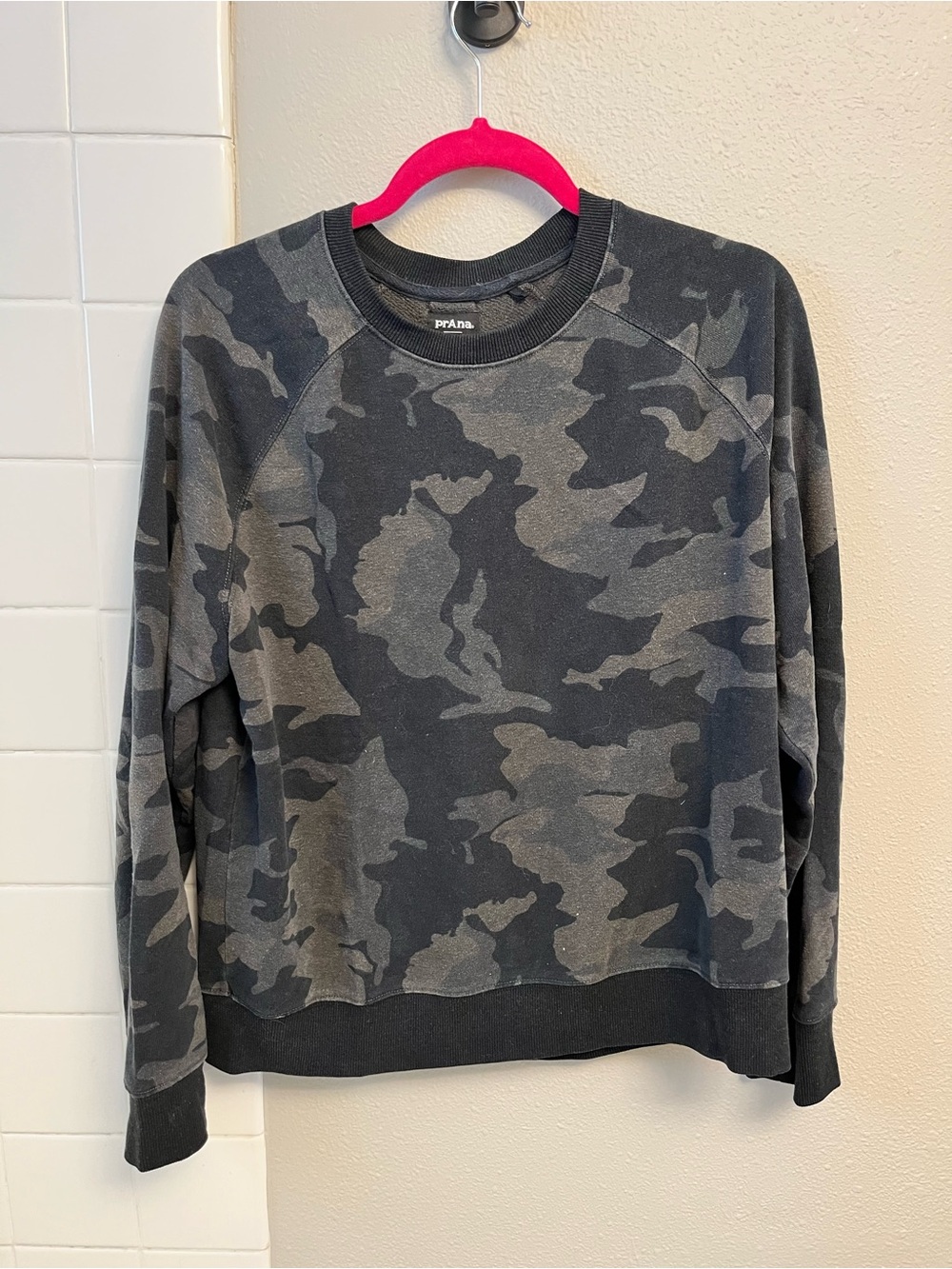 Prana Women's Black and Gray Camo Crewneck Sweatshirt